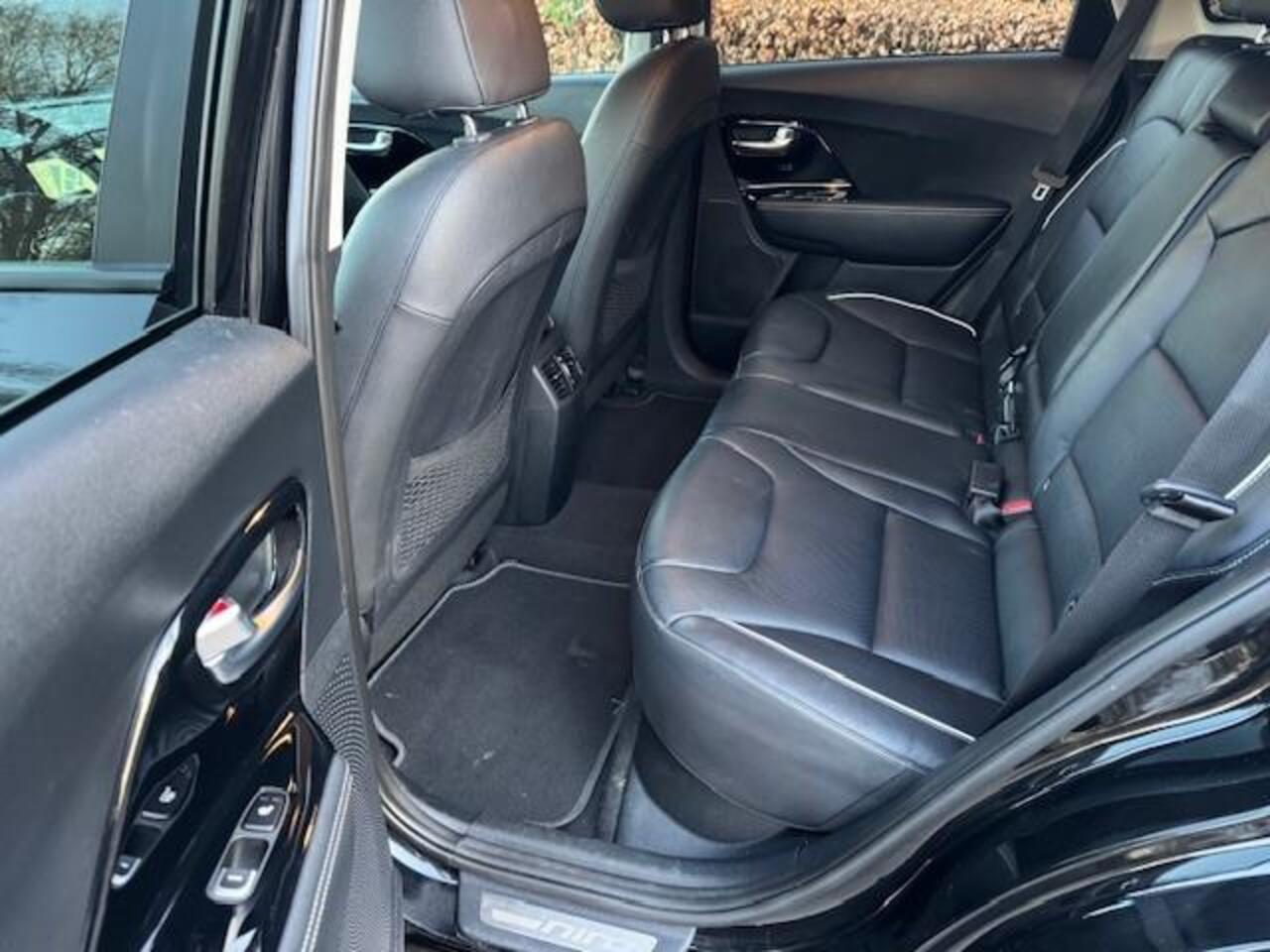 KIA e-Niro EXECUTIVELINE 64KWH TREKHAAK/ACARPLAY/LEER/FABRIEKSGARANTIE