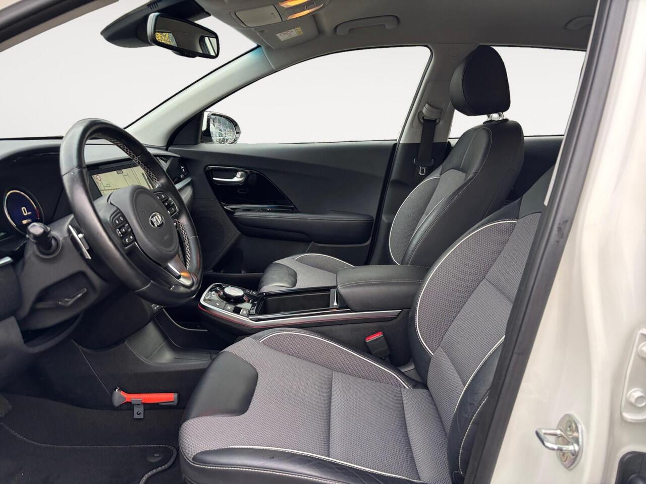 KIA e-Niro DynamicLine 64 kWh | 3-FASE | LMV | NAVI | 1 JAAR GARANTIE