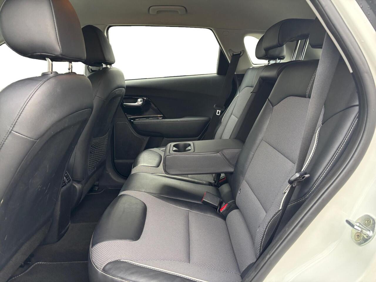 KIA e-Niro DynamicLine 64 kWh | 3-FASE | LMV | NAVI | 1 JAAR GARANTIE