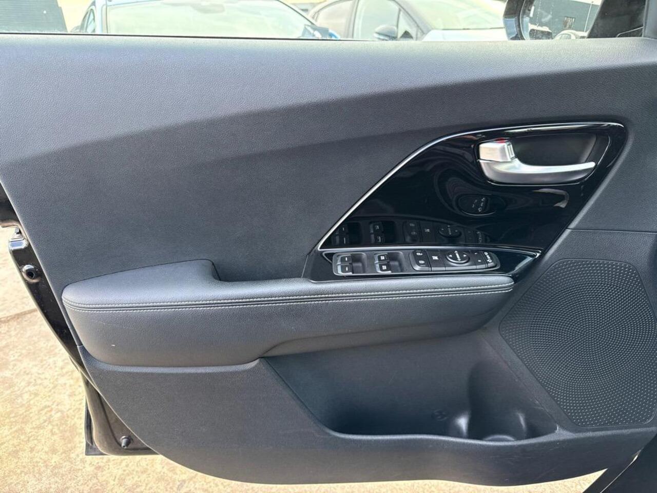 KIA e-Niro Aut. DynamicLine 64 kWh 3-Phase | Navi | Camera | Stoel Verwarming |