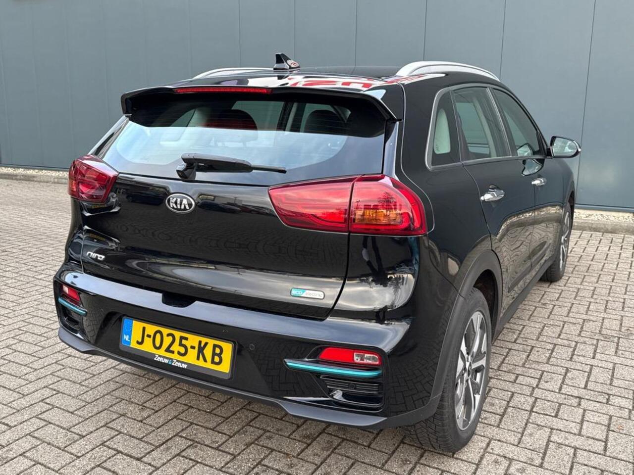 KIA e-Niro Aut. DynamicLine 64 kWh 3-Phase | Navi | Camera | Stoel Verwarming |