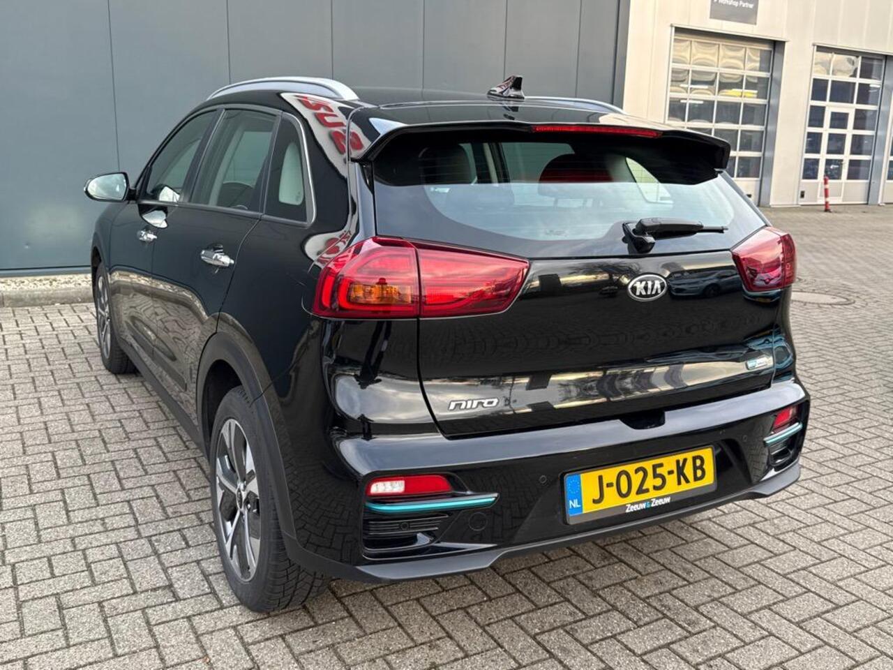 KIA e-Niro Aut. DynamicLine 64 kWh 3-Phase | Navi | Camera | Stoel Verwarming |