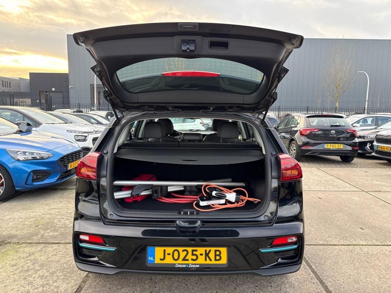 KIA e-Niro Aut. DynamicLine 64 kWh 3-Phase | Navi | Camera | Stoel Verwarming |