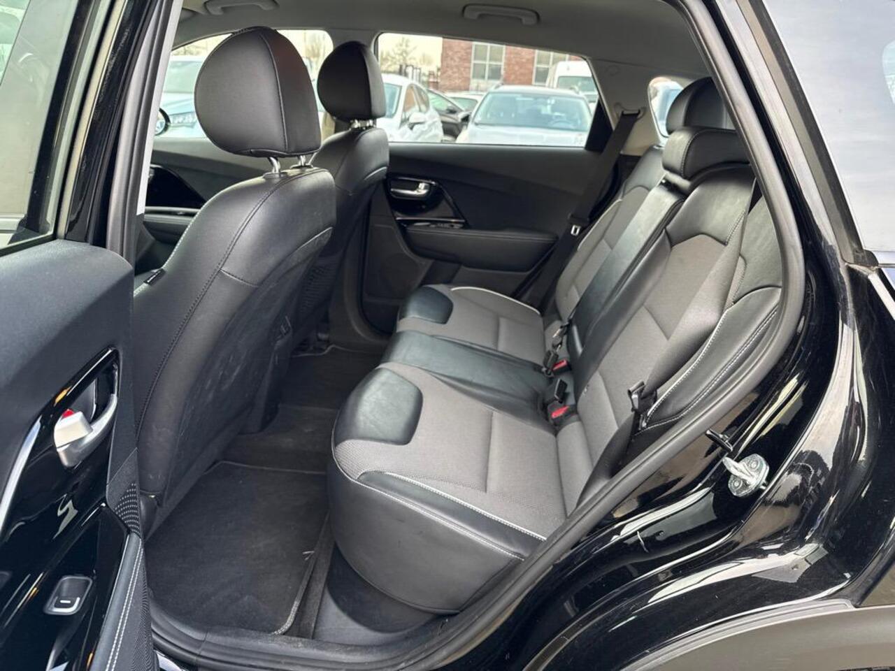 KIA e-Niro Aut. DynamicLine 64 kWh 3-Phase | Navi | Camera | Stoel Verwarming |