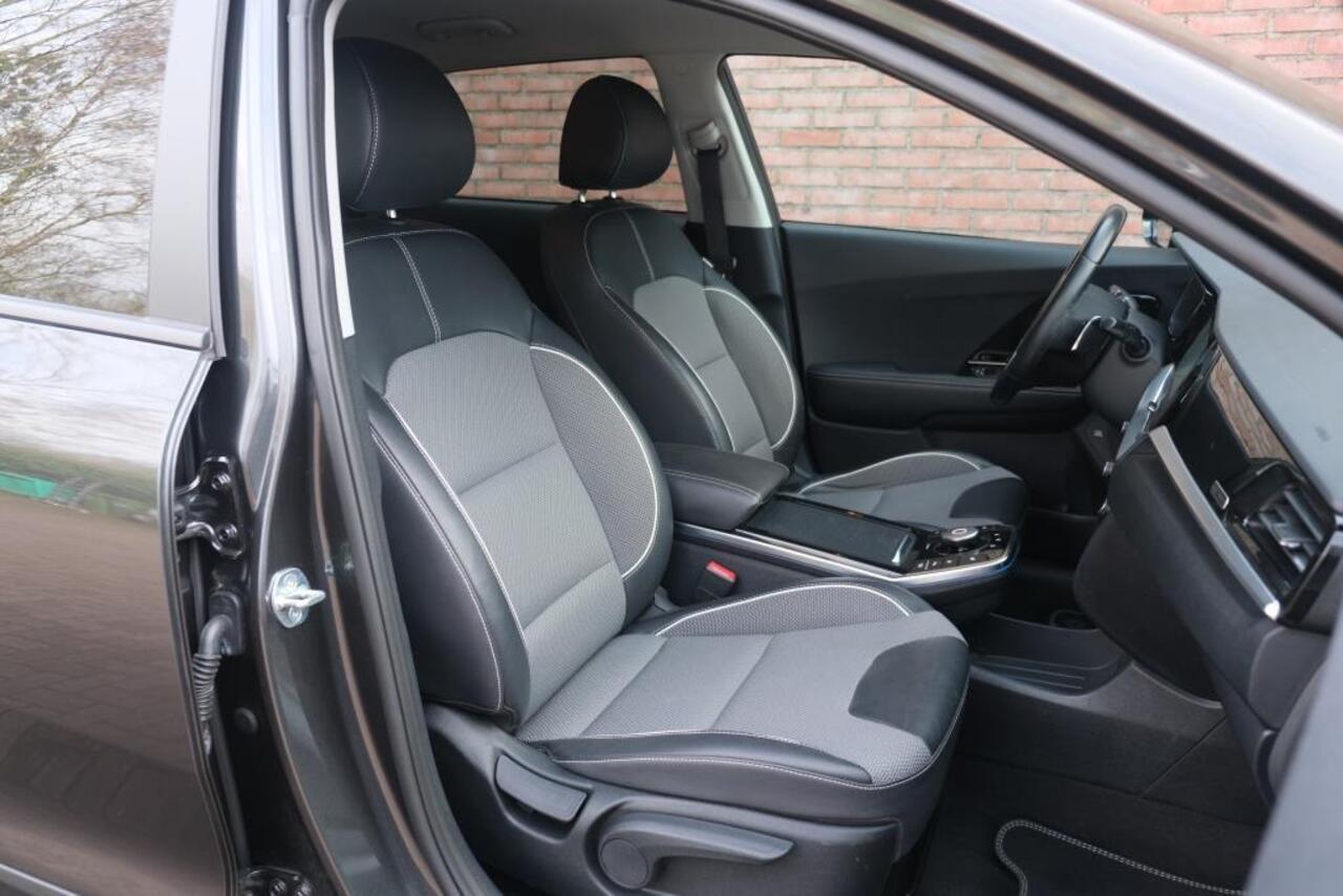 KIA e-Niro 204pk 64 kWh DynamisPlusLine | 3 Fase | Navi | App Connect | Adaptive Cruise | Camera | Keyless | PDC | JBL