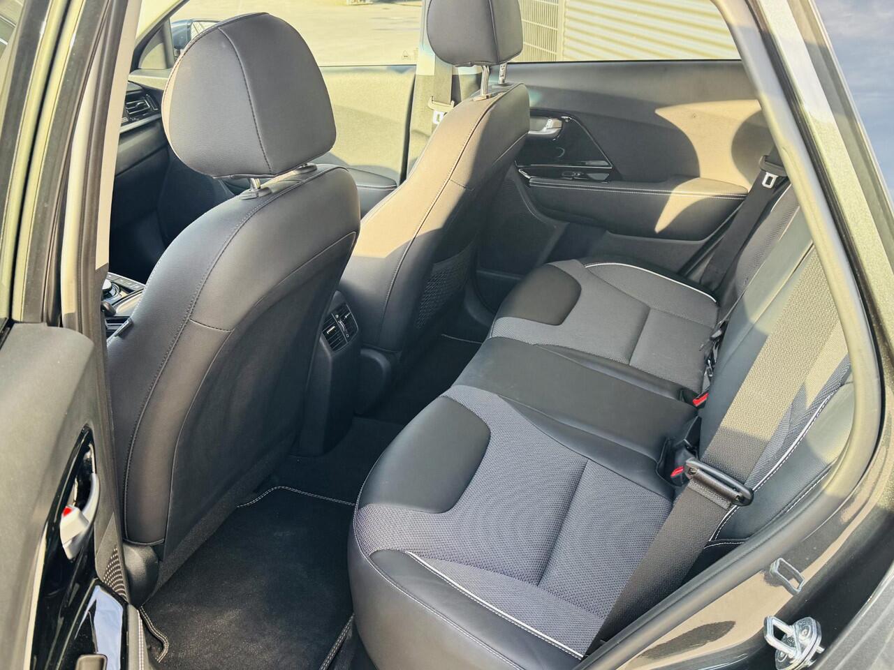 KIA e-Niro DynamicPlusLine 64 kWh Sunroof | Privacyglass | Keyless | Stoel& Stuurverw. | BTW auto