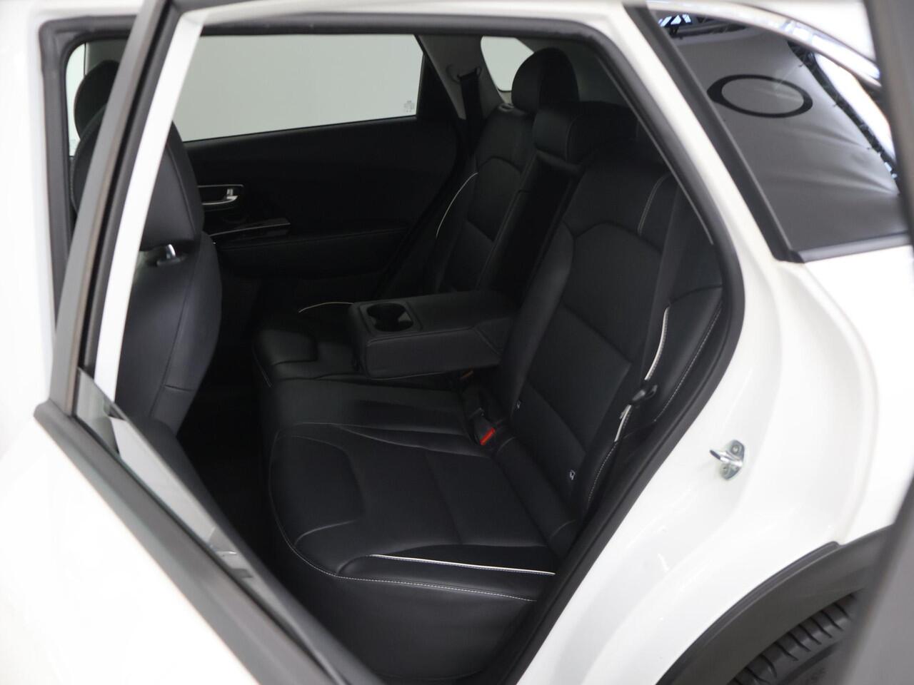 KIA e-Niro ExecutiveLine 64 kWh | Panoramadak | Lederen Bekleding | JBL Audio | Dodehoekdetectie | Stoel/Stuurwielverwarming | Stoelventilatie | Elektrisch bedienbare bestuurdersstoel met geheugenfunctie