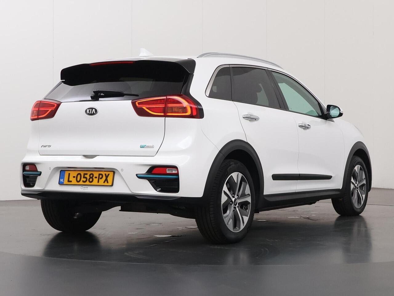 KIA e-Niro ExecutiveLine 64 kWh | Panoramadak | Lederen Bekleding | JBL Audio | Dodehoekdetectie | Stoel/Stuurwielverwarming | Stoelventilatie | Elektrisch bedienbare bestuurdersstoel met geheugenfunctie
