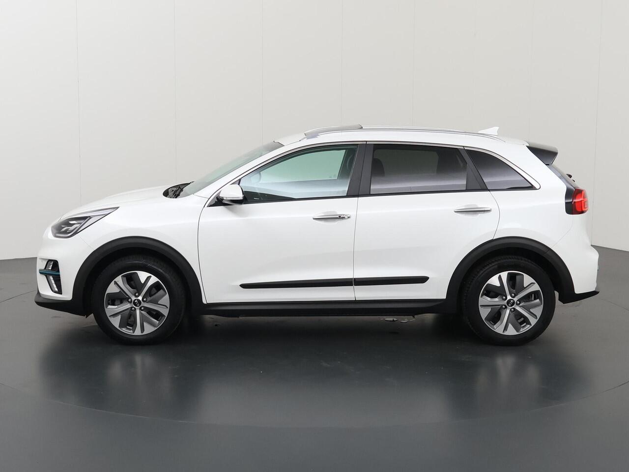 KIA e-Niro ExecutiveLine 64 kWh | Panoramadak | Lederen Bekleding | JBL Audio | Dodehoekdetectie | Stoel/Stuurwielverwarming | Stoelventilatie | Elektrisch bedienbare bestuurdersstoel met geheugenfunctie