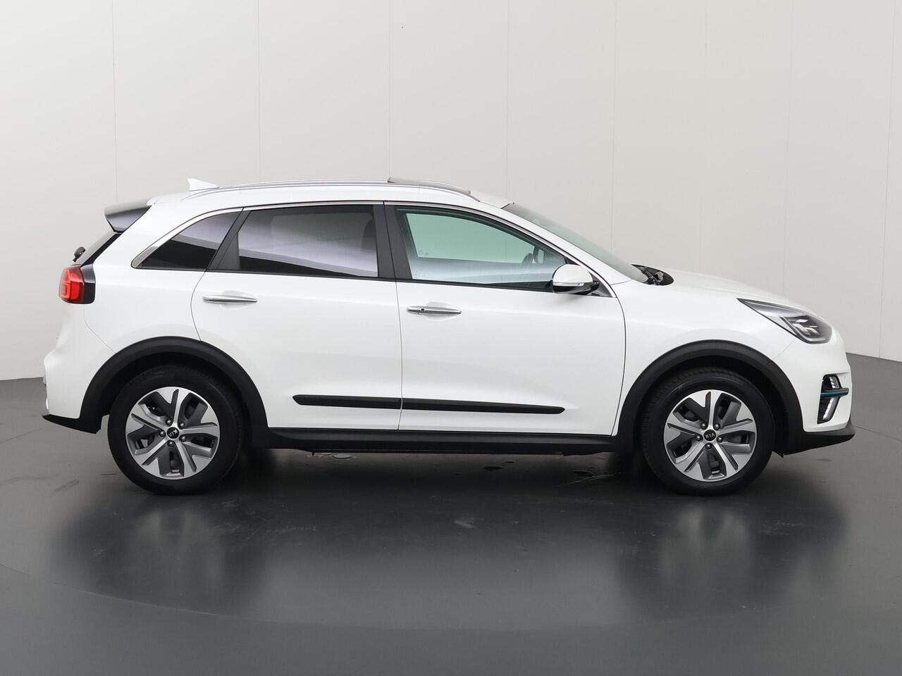 KIA e-Niro ExecutiveLine 64 kWh | Panoramadak | Lederen Bekleding | JBL Audio | Dodehoekdetectie | Stoel/Stuurwielverwarming | Stoelventilatie | Elektrisch bedienbare bestuurdersstoel met geheugenfunctie