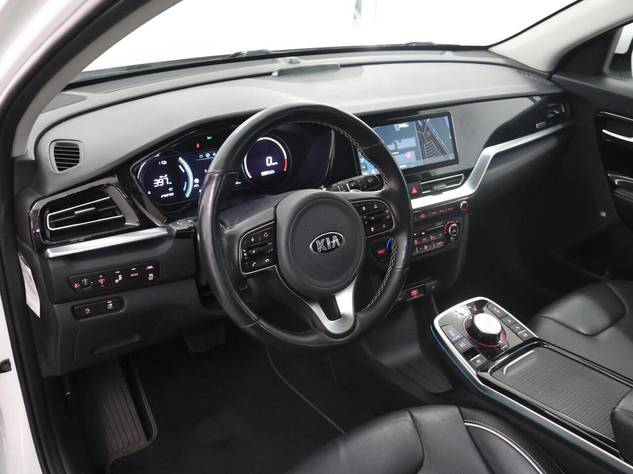 KIA e-Niro ExecutiveLine 64 kWh | Panoramadak | Lederen Bekleding | JBL Audio | Dodehoekdetectie | Stoel/Stuurwielverwarming | Stoelventilatie | Elektrisch bedienbare bestuurdersstoel met geheugenfunctie