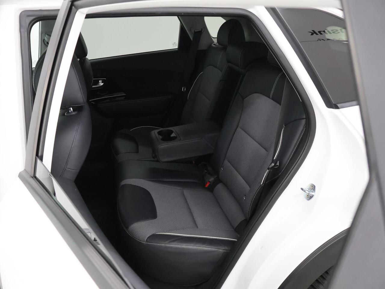 KIA e-Niro DynamicPlusLine 64 kWh | Trekhaak | Panoramadak | Stoel/Stuurwielverwarming | Adaptieve Cruise Control | Keyless Go | LED Koplampen |