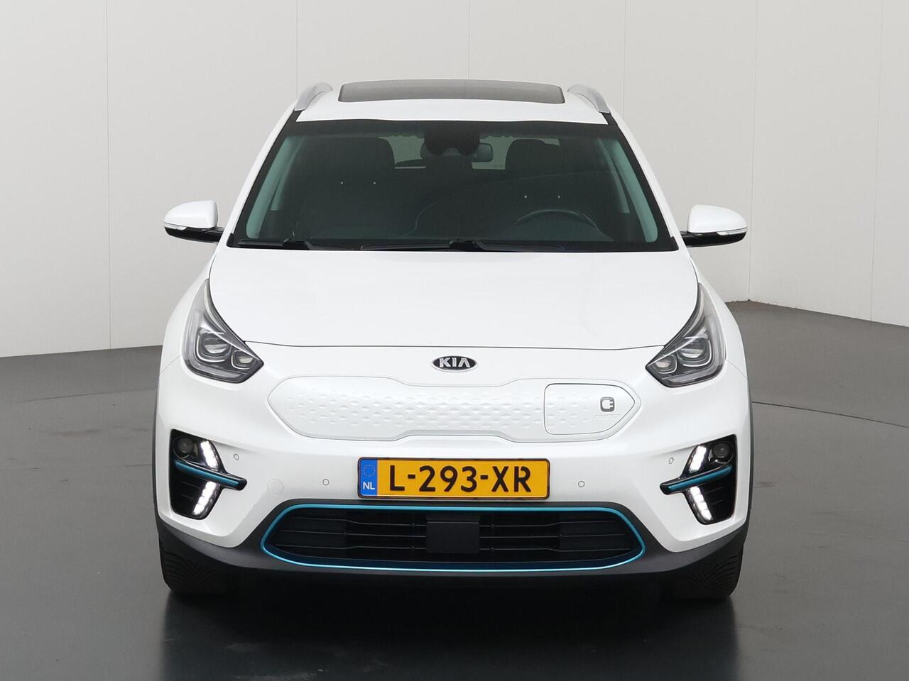 KIA e-Niro DynamicPlusLine 64 kWh | Trekhaak | Panoramadak | Stoel/Stuurwielverwarming | Adaptieve Cruise Control | Keyless Go | LED Koplampen |