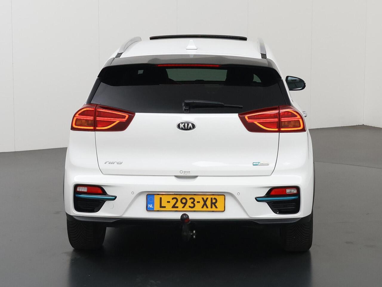 KIA e-Niro DynamicPlusLine 64 kWh | Trekhaak | Panoramadak | Stoel/Stuurwielverwarming | Adaptieve Cruise Control | Keyless Go | LED Koplampen |