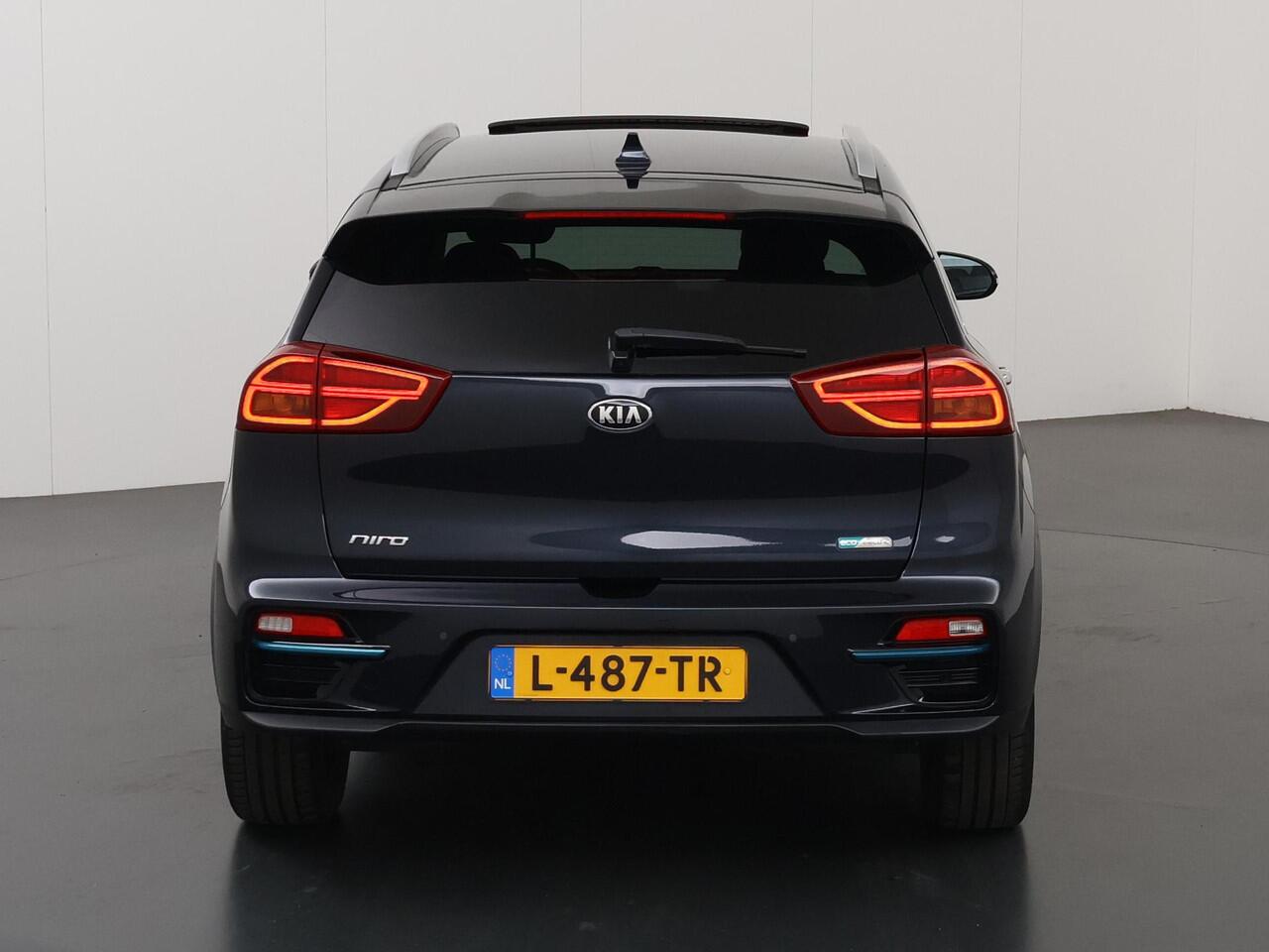 KIA e-Niro DynamicPlusLine 64 kWh | SOH 97% | Panoramadak | Stoel/Stuurwielverwarming | JBL | Adaptieve Cruise Control | Keyless Go | LED Koplampen |