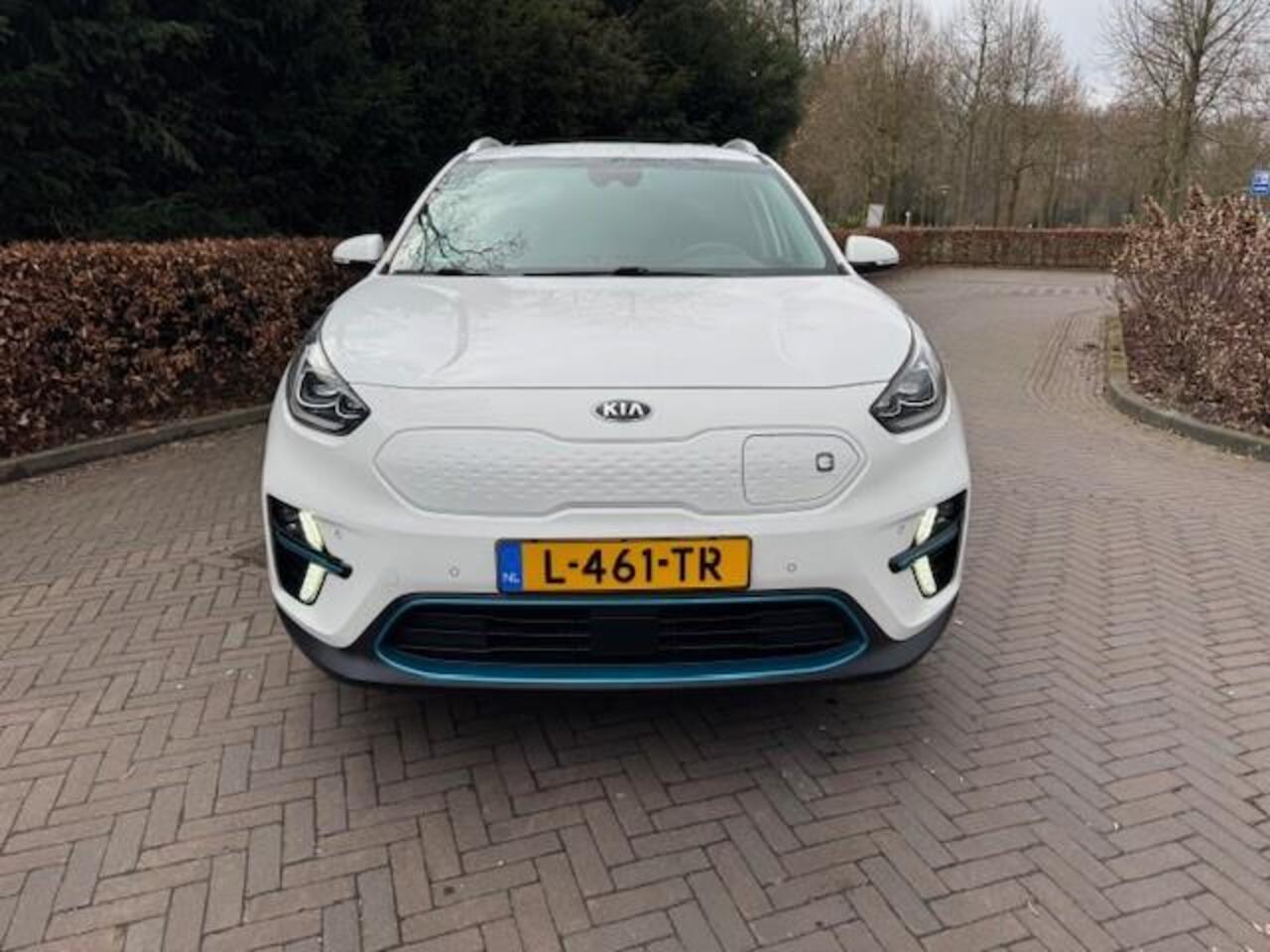 KIA e-Niro DYNAMICPLUSLINE 64KWH SOH 100%/3 FASE LADEN/ODAK/ACARPLAY/NAV/FABRIEKSGARANTIE