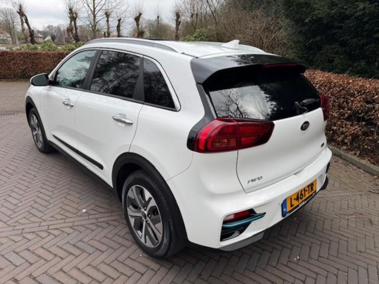KIA e-Niro DYNAMICPLUSLINE 64KWH SOH 100%/3 FASE LADEN/ODAK/ACARPLAY/NAV/FABRIEKSGARANTIE