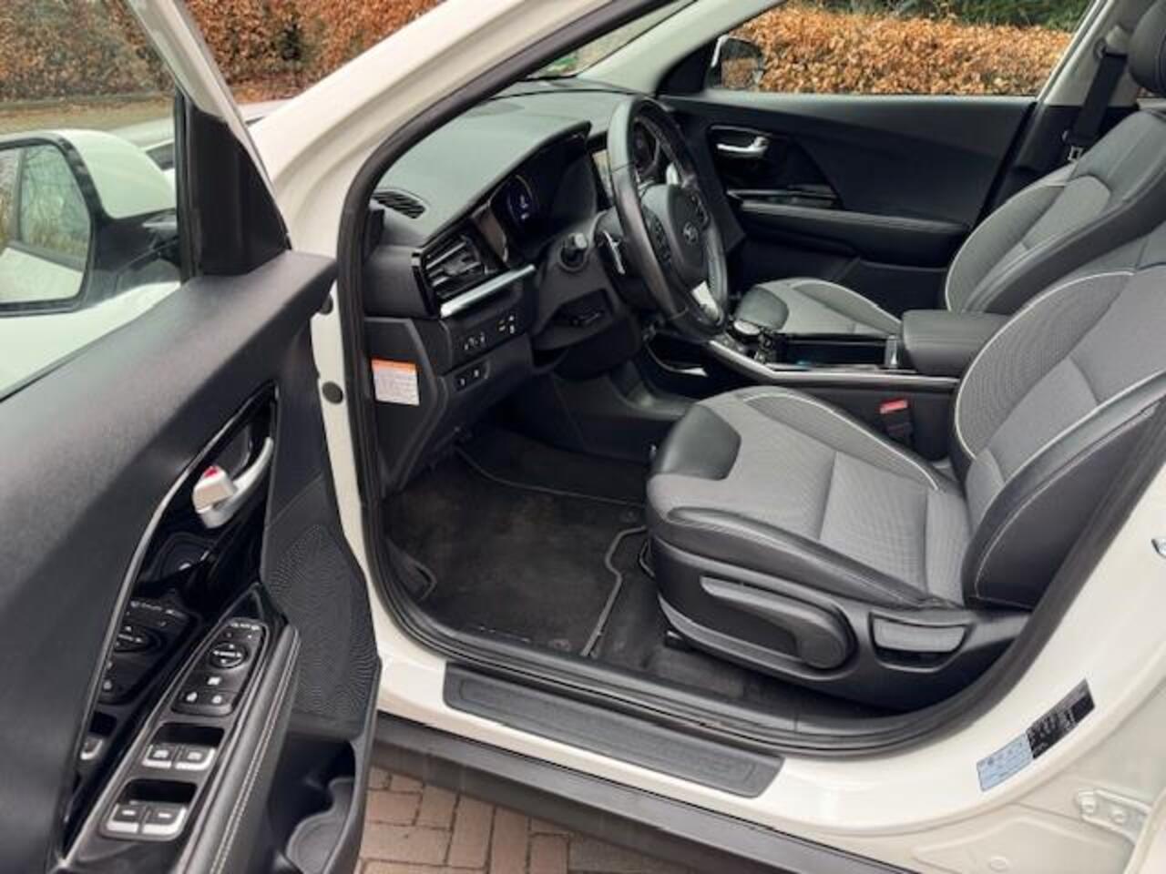 KIA e-Niro DYNAMICPLUSLINE 64KWH SOH 100%/3 FASE LADEN/ODAK/ACARPLAY/NAV/FABRIEKSGARANTIE