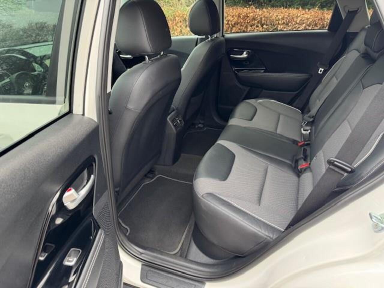 KIA e-Niro DYNAMICPLUSLINE 64KWH SOH 100%/3 FASE LADEN/ODAK/ACARPLAY/NAV/FABRIEKSGARANTIE