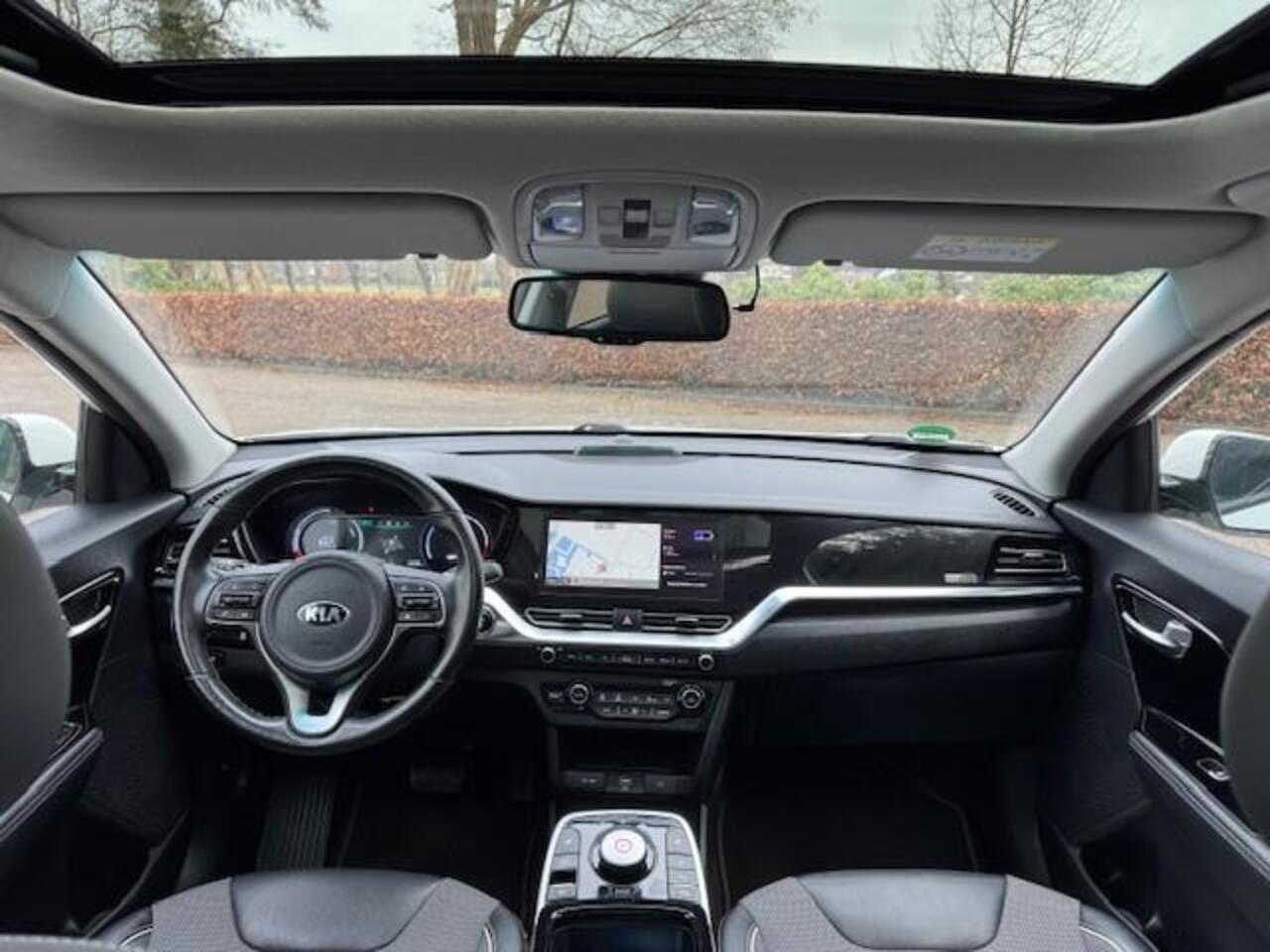 KIA e-Niro DYNAMICPLUSLINE 64KWH SOH 100%/3 FASE LADEN/ODAK/ACARPLAY/NAV/FABRIEKSGARANTIE