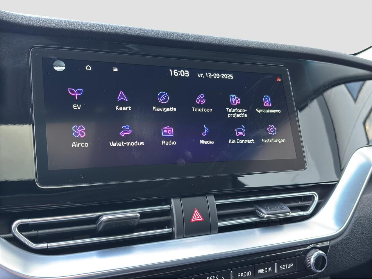 KIA e-Niro ExecutiveLine 64 kWh Kia e-Niro ExecutiveLine 64kWh | Leder | Navigatie | Apple Carplay & Android Auto | Schuif-/kanteldak |