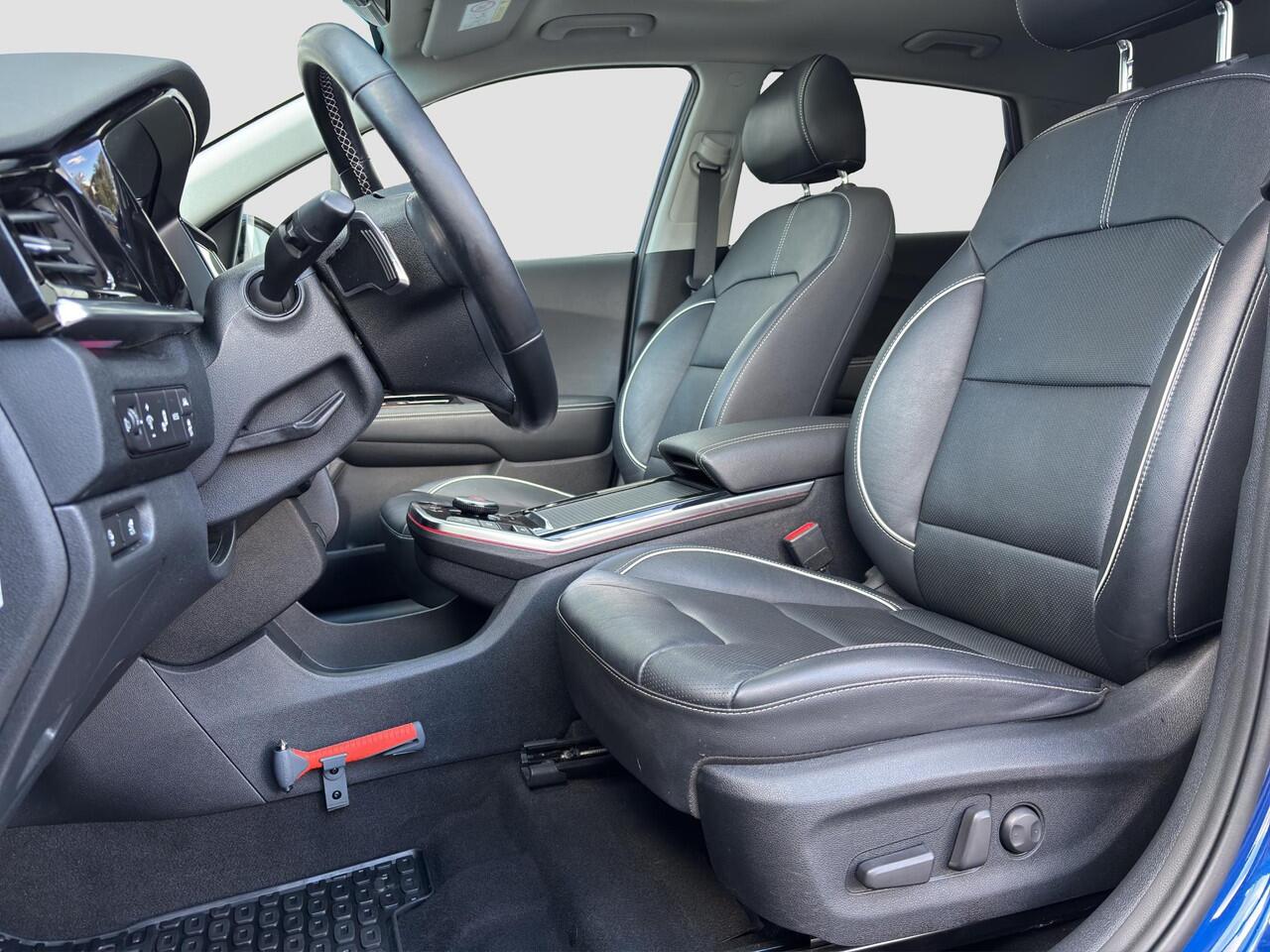 KIA e-Niro ExecutiveLine 64 kWh Kia e-Niro ExecutiveLine 64kWh | Leder | Navigatie | Apple Carplay & Android Auto | Schuif-/kanteldak |