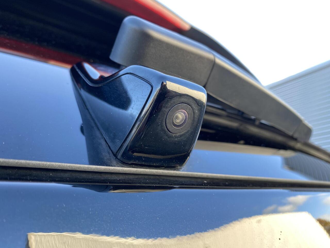 KIA e-Niro ExecutiveLine 64 kWh Elektr. schuifdak, seat memory, stoel- & stuurverwarming, 1e eign. Nieuw geleverd en dealeronderhouden, navigatie Apple CarPlay/Android Auto, parkeersensoren, dodehoek detectie, JBL, volop luxe!