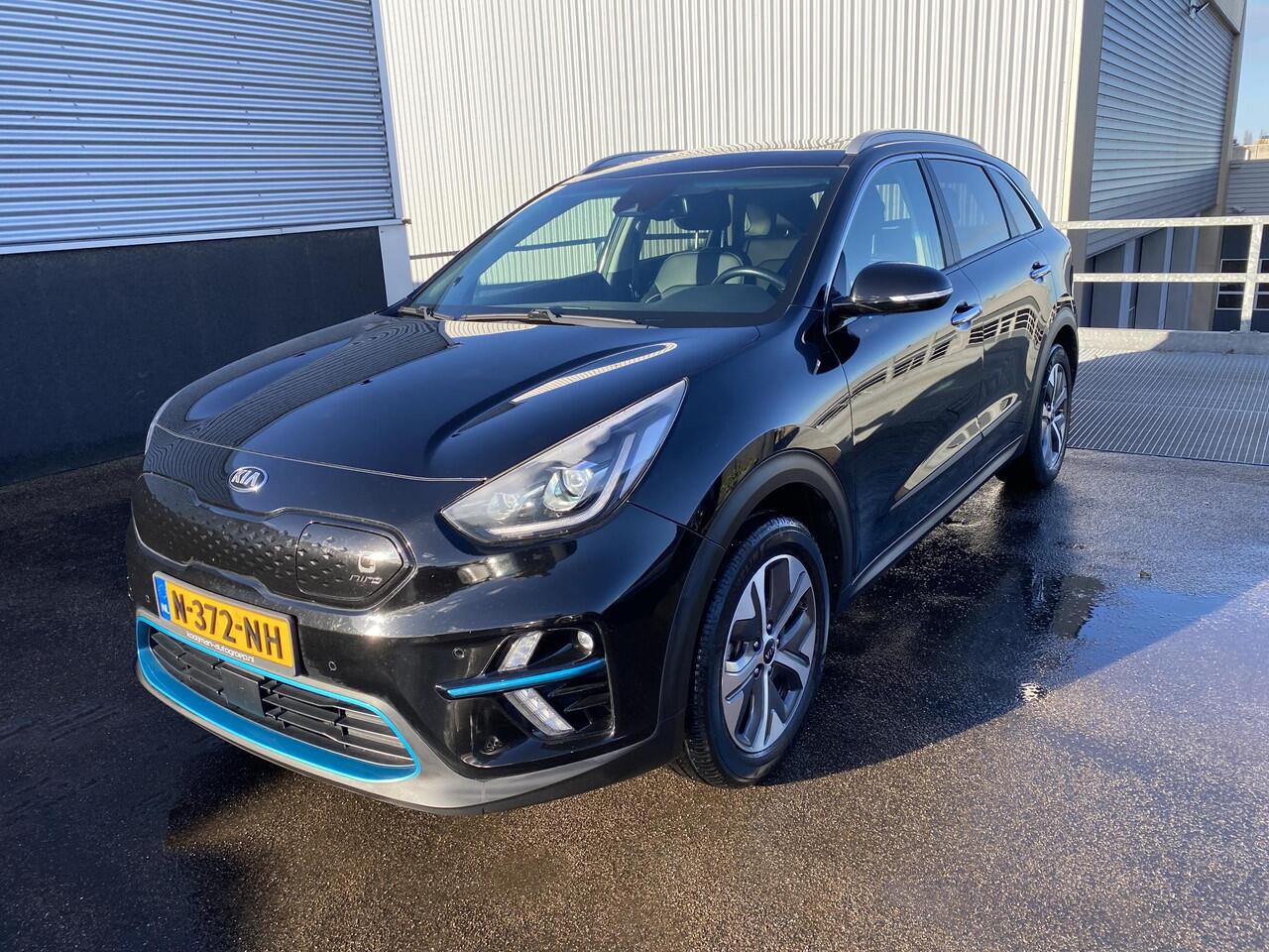 KIA e-Niro ExecutiveLine 64 kWh Elektr. schuifdak, seat memory, stoel- & stuurverwarming, 1e eign. Nieuw geleverd en dealeronderhouden, navigatie Apple CarPlay/Android Auto, parkeersensoren, dodehoek detectie, JBL, volop luxe!