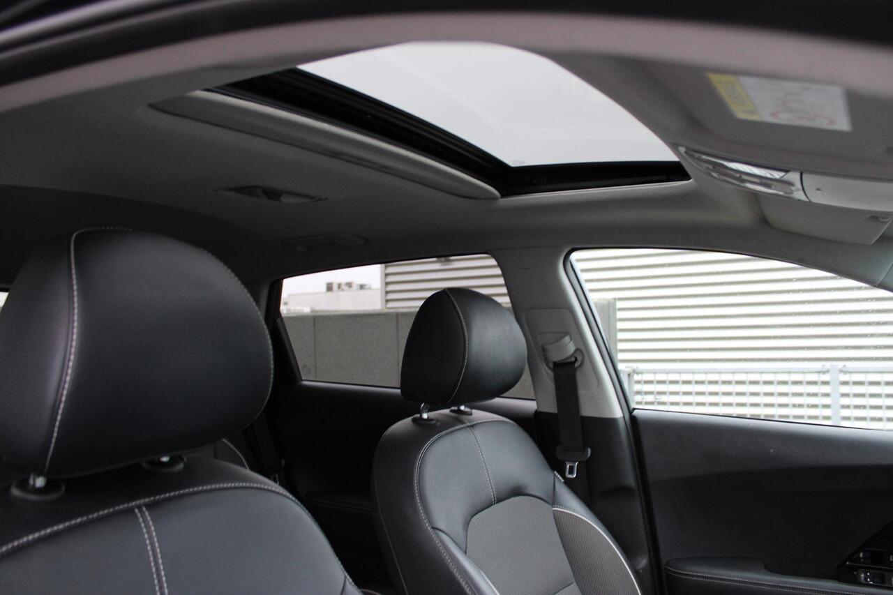 KIA e-Niro DynamicPlusLine 64 kWh Navigatie / Stuur+Stoel verwarming / Camera