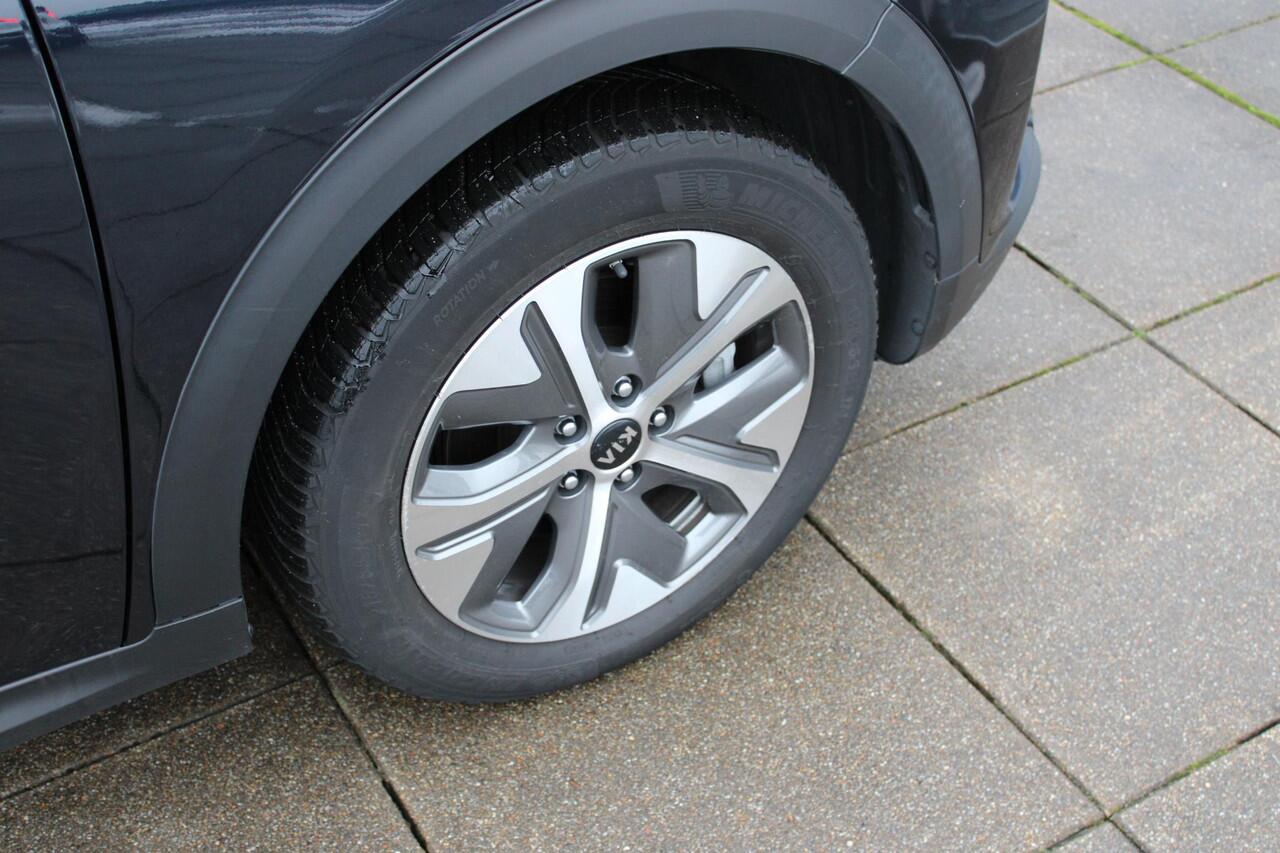 KIA e-Niro DynamicPlusLine 64 kWh Navigatie / Stuur+Stoel verwarming / Camera