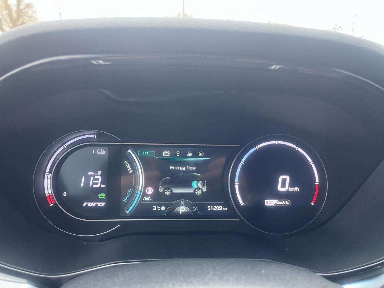 KIA e-Niro ExecutiveLine 64 kWh Schuifkanteldak|Camera| stoel en stuurverwarming|Trekhaak|JBL|Cruise control