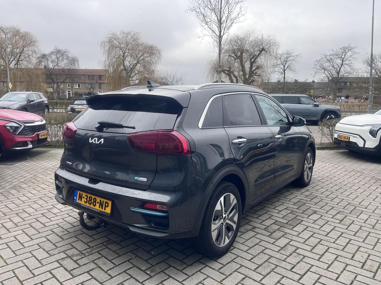 KIA e-Niro ExecutiveLine 64 kWh Schuifkanteldak|Camera| stoel en stuurverwarming|Trekhaak|JBL|Cruise control