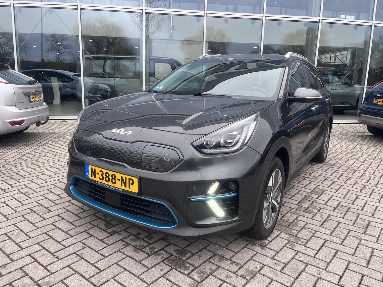 KIA e-Niro ExecutiveLine 64 kWh Schuifkanteldak|Camera| stoel en stuurverwarming|Trekhaak|JBL|Cruise control