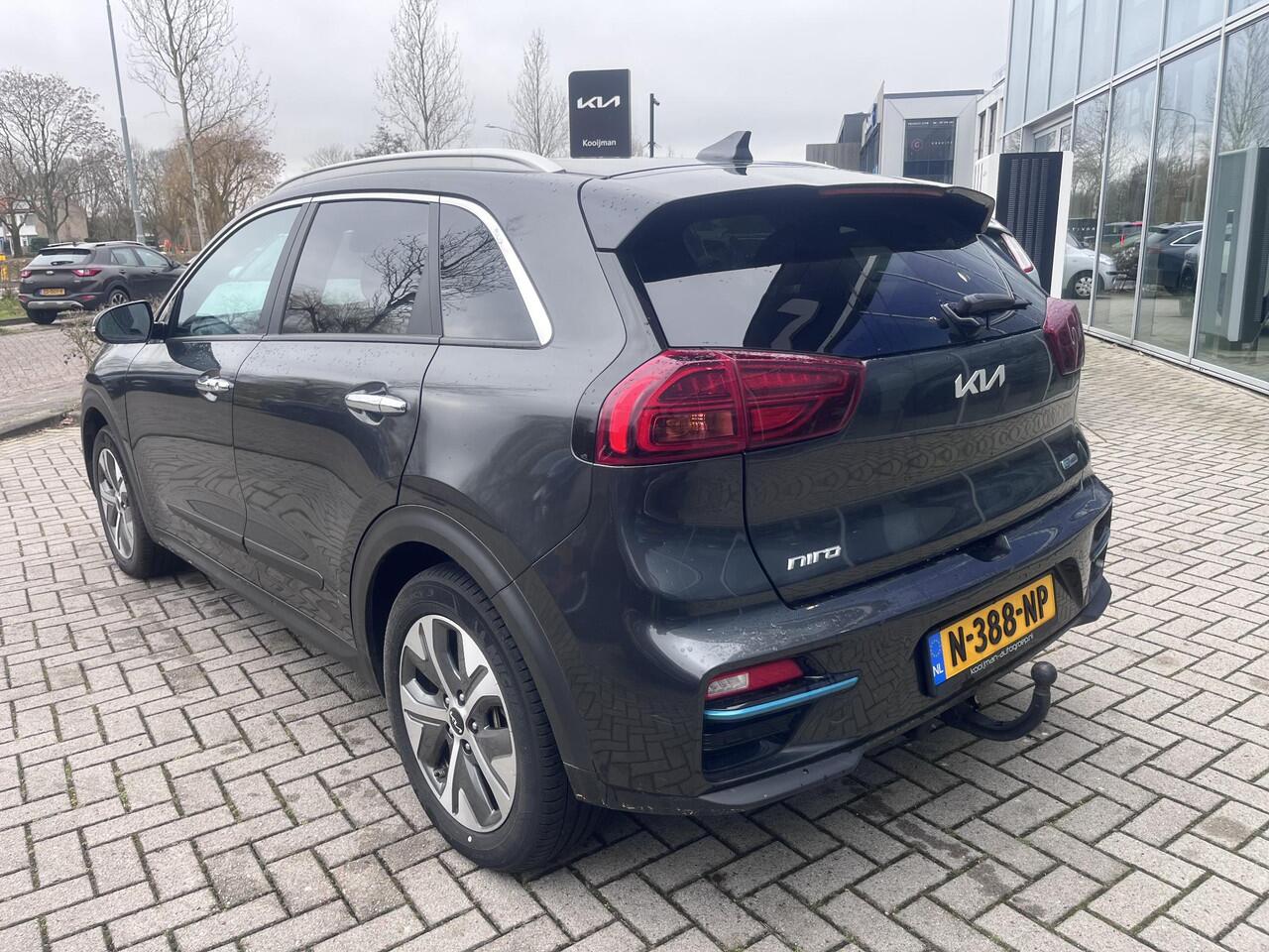 KIA e-Niro ExecutiveLine 64 kWh Schuifkanteldak|Camera| stoel en stuurverwarming|Trekhaak|JBL|Cruise control