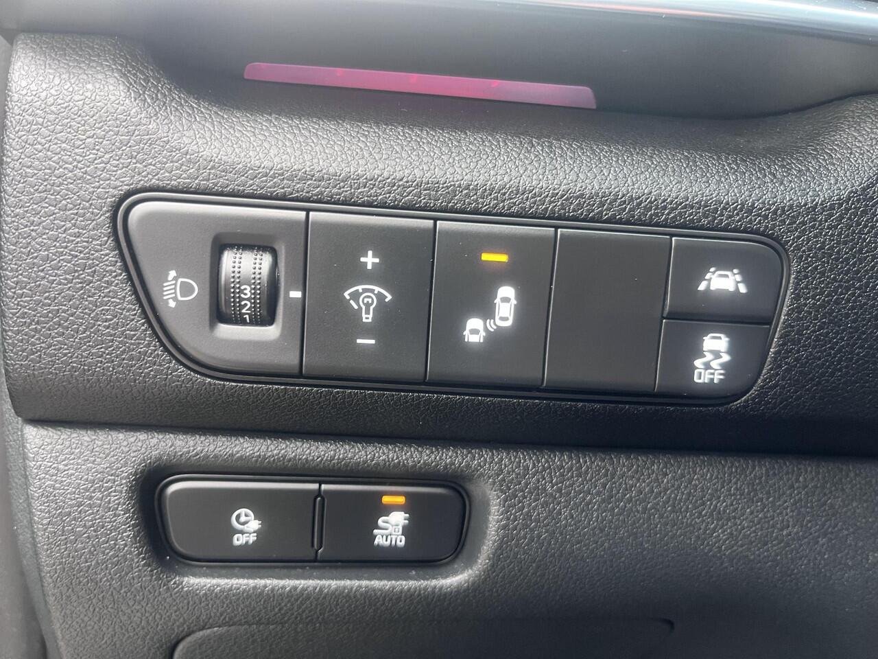 KIA e-Niro ExecutiveLine 64 kWh Schuifkanteldak|Camera| stoel en stuurverwarming|Trekhaak|JBL|Cruise control