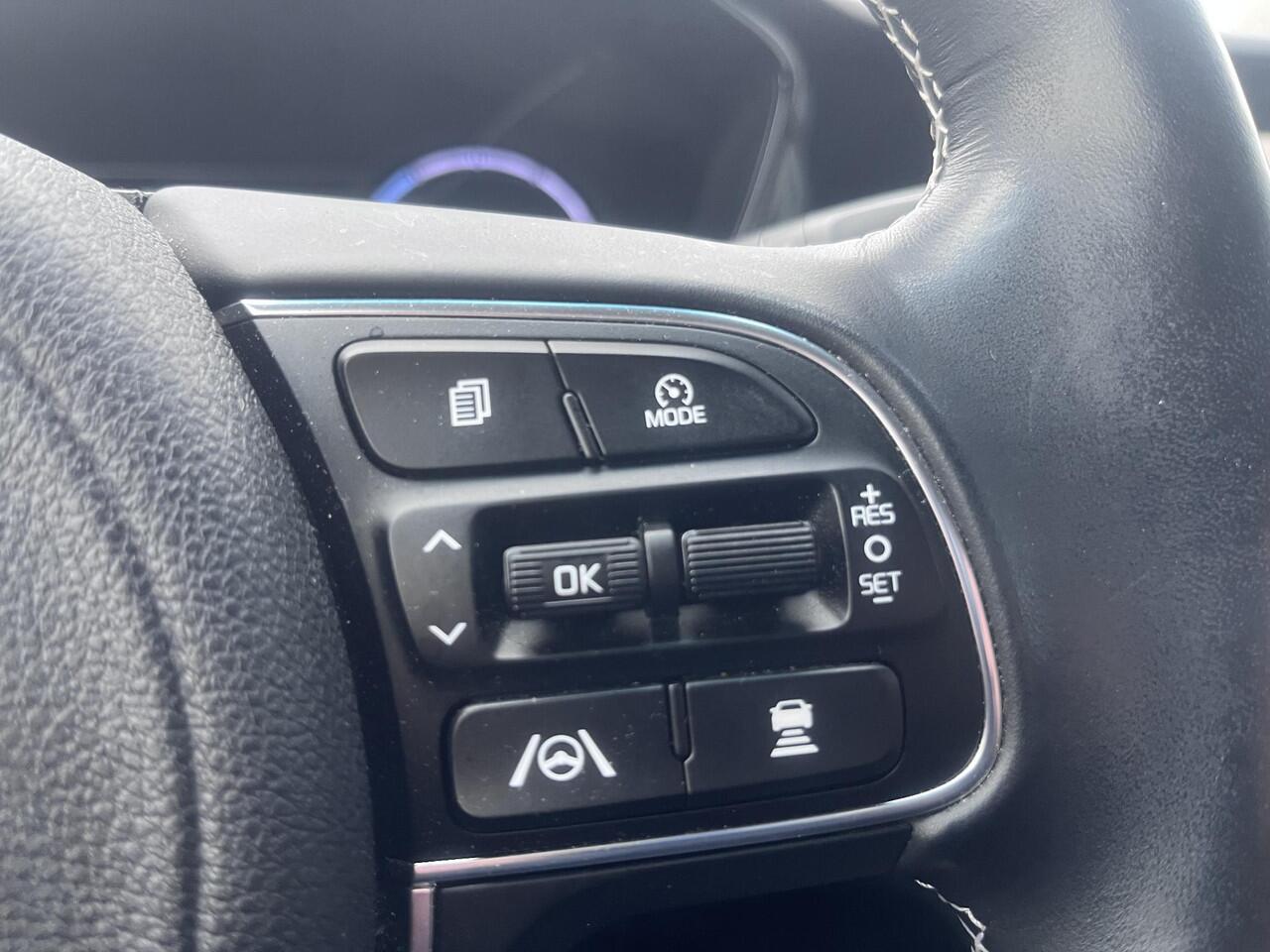 KIA e-Niro ExecutiveLine 64 kWh Schuifkanteldak|Camera| stoel en stuurverwarming|Trekhaak|JBL|Cruise control