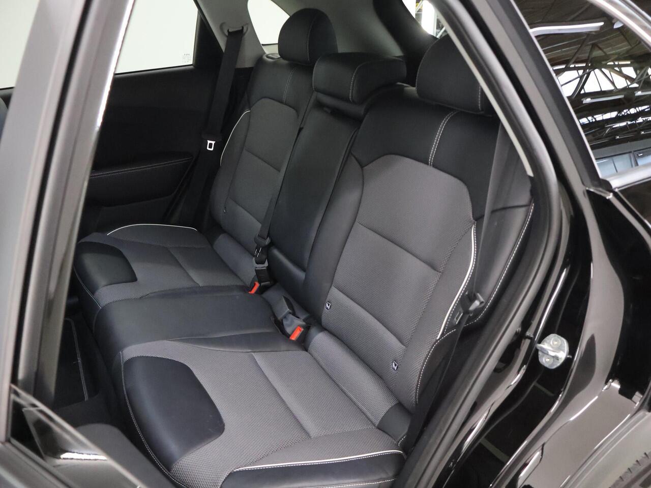 KIA e-Niro DynamicPlusLine 64 kWh | Trekhaak | Panoramadak | Stoel/Stuurwielverwarming | Adaptieve Cruise Control | Keyless Go | LED Koplampen |