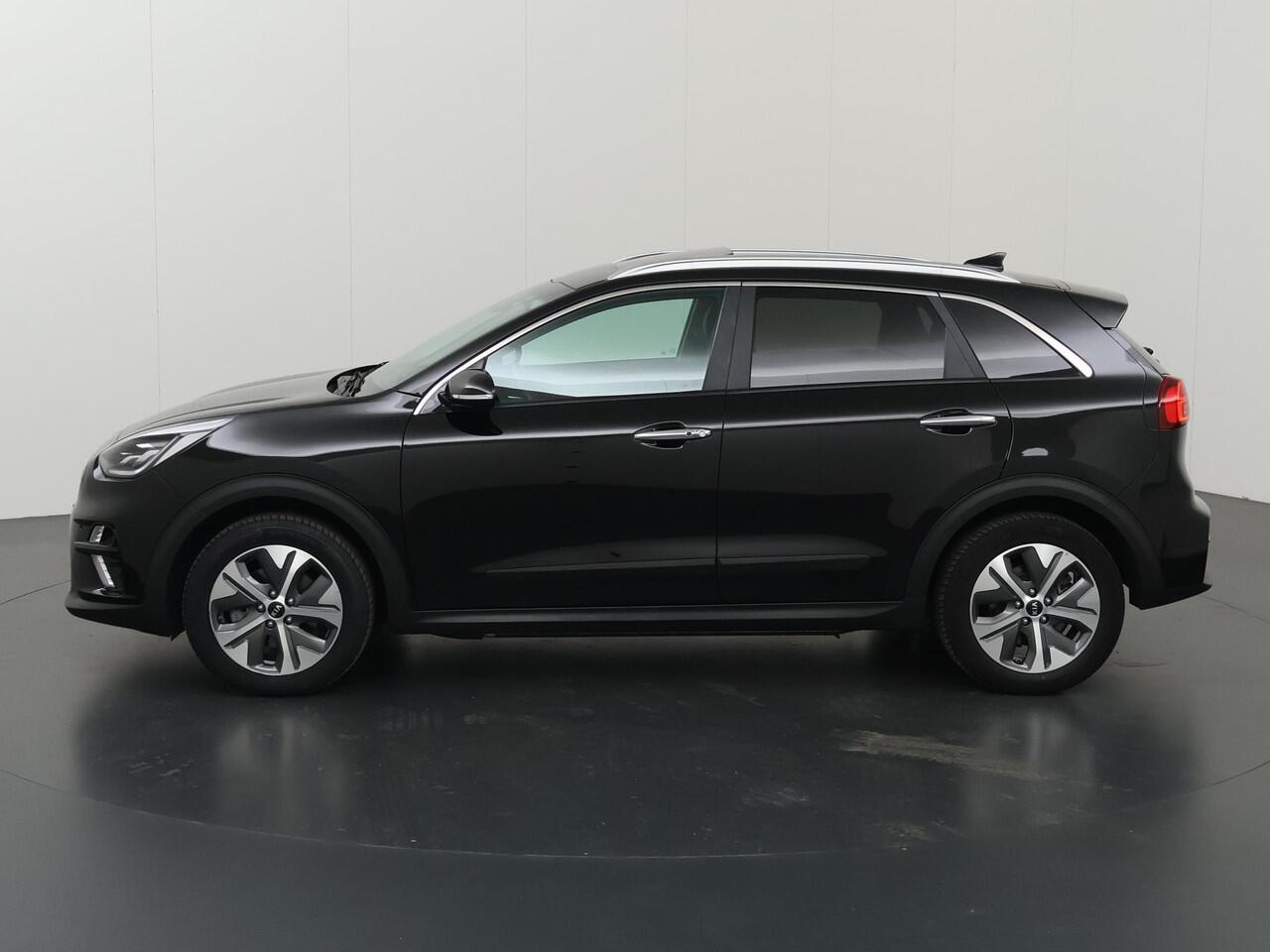 KIA e-Niro DynamicPlusLine 64 kWh | Trekhaak | Panoramadak | Stoel/Stuurwielverwarming | Adaptieve Cruise Control | Keyless Go | LED Koplampen |