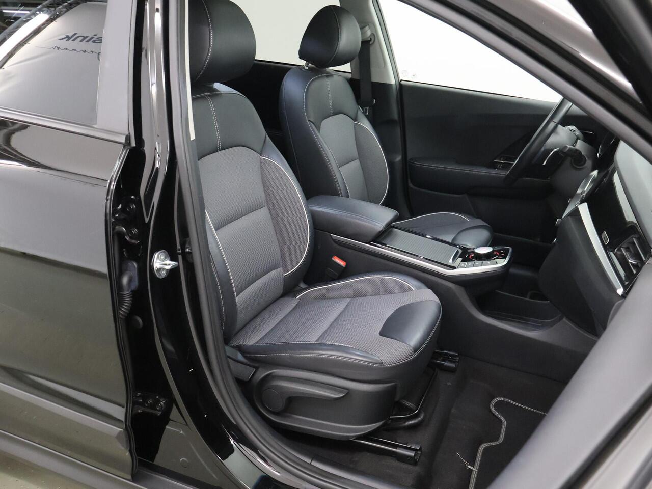 KIA e-Niro DynamicPlusLine 64 kWh | Trekhaak | Panoramadak | Stoel/Stuurwielverwarming | Adaptieve Cruise Control | Keyless Go | LED Koplampen |