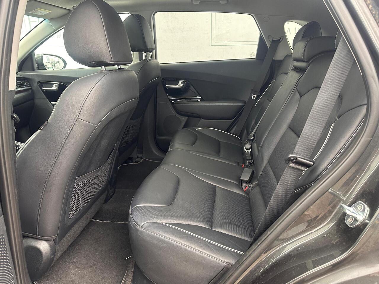 KIA e-Niro ExecutiveLine 64 kWh NL-AUTO | LEDER | PANODAK | 3 FASE