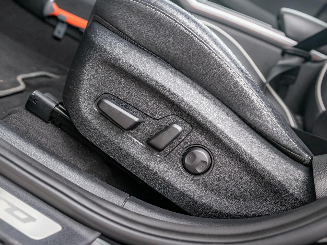 KIA e-Niro ExecutiveLine 64 kWh l Lederen bekleding l Stoel Stuurwielverwarming l JBL premium sound systeem l Schuifkantel dak l SOH 95,8 l