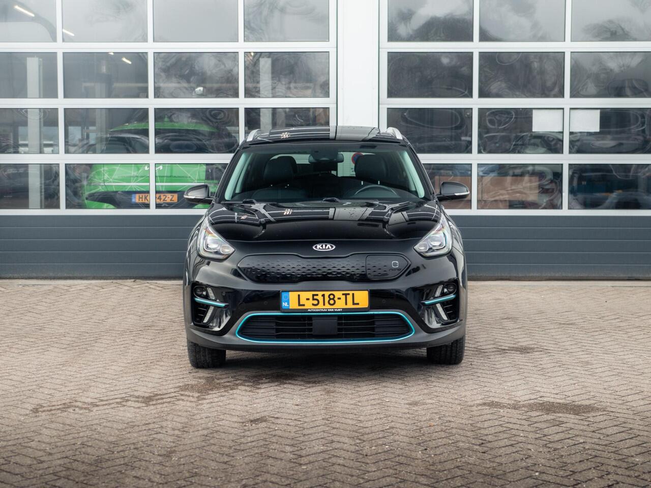 KIA e-Niro ExecutiveLine 64 kWh l Lederen bekleding l Stoel Stuurwielverwarming l JBL premium sound systeem l Schuifkantel dak l SOH 95,8 l