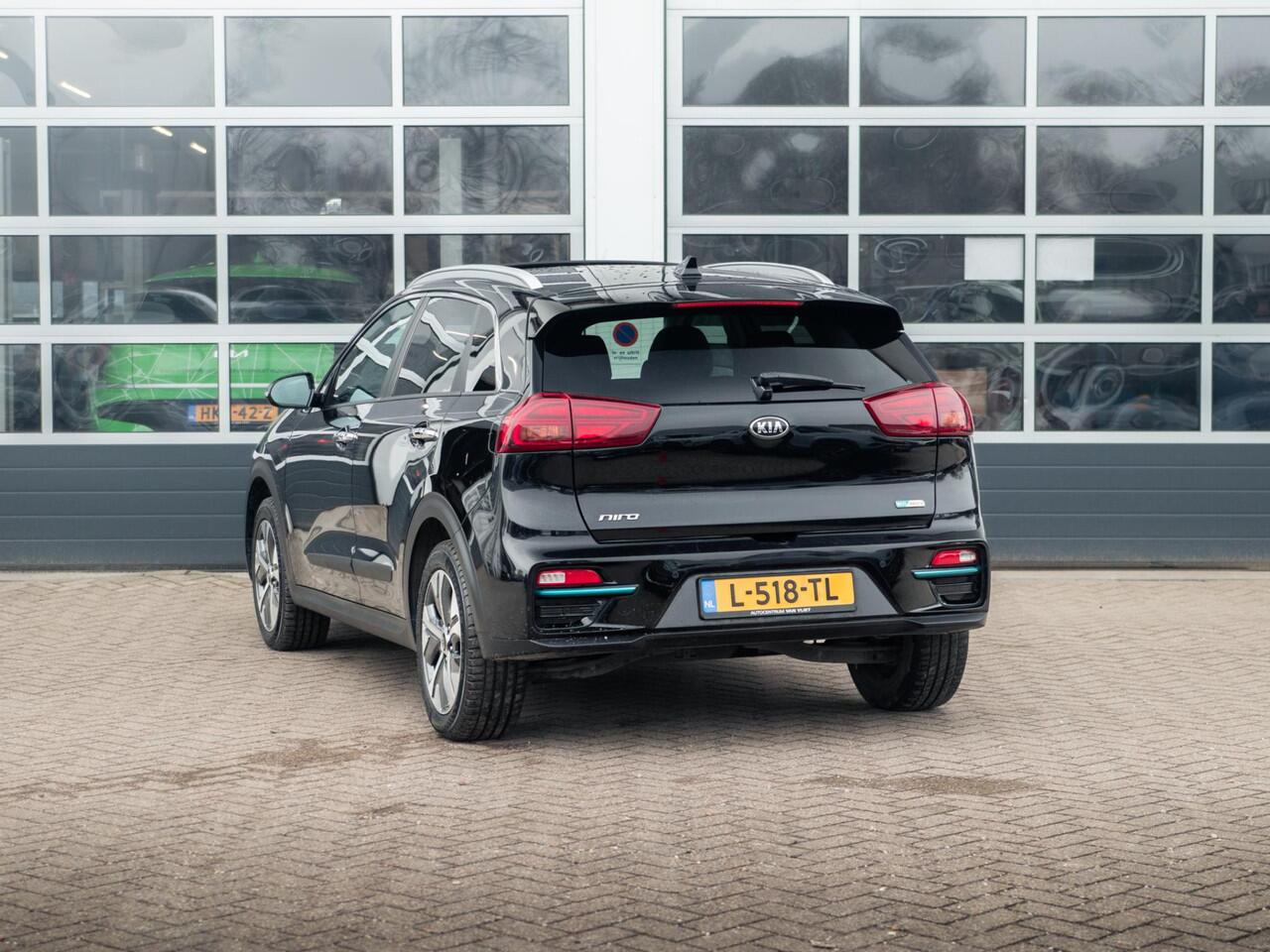 KIA e-Niro ExecutiveLine 64 kWh l Lederen bekleding l Stoel Stuurwielverwarming l JBL premium sound systeem l Schuifkantel dak l SOH 95,8 l