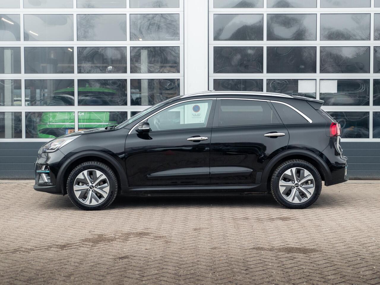 KIA e-Niro ExecutiveLine 64 kWh l Lederen bekleding l Stoel Stuurwielverwarming l JBL premium sound systeem l Schuifkantel dak l SOH 95,8 l