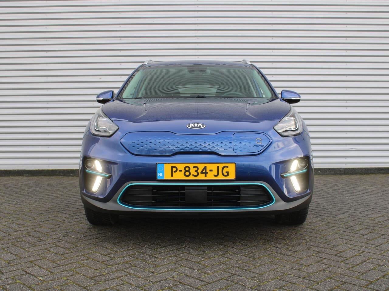 KIA e-Niro Executiveline 64 kWh | Warmtepomp | Stuur- / stoelverwarming + ventilatie | Elek. stoelverstelling | Camera | Cruise adapt. | Leer | 17" LM |