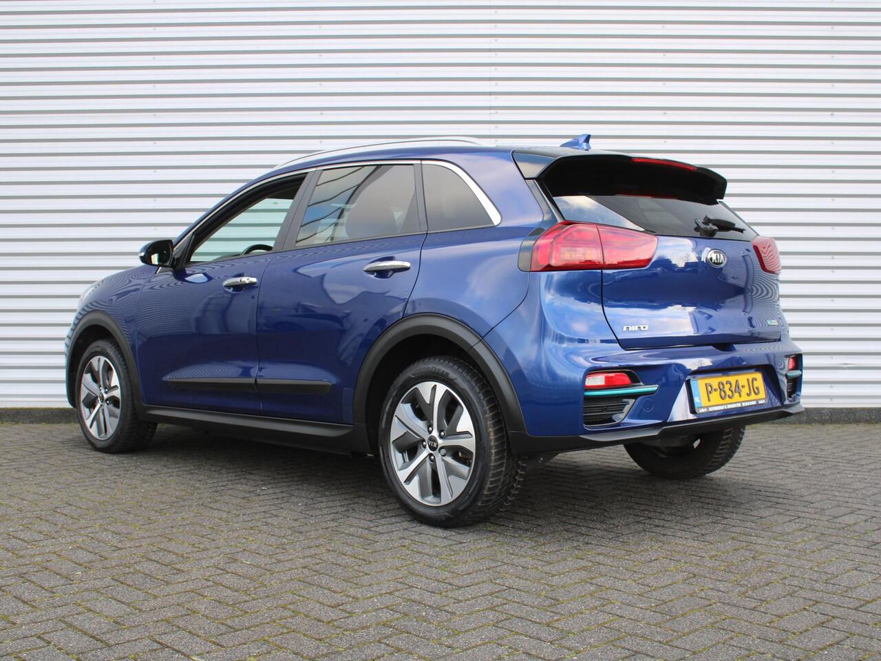KIA e-Niro Executiveline 64 kWh | Warmtepomp | Stuur- / stoelverwarming + ventilatie | Elek. stoelverstelling | Camera | Cruise adapt. | Leer | 17" LM |