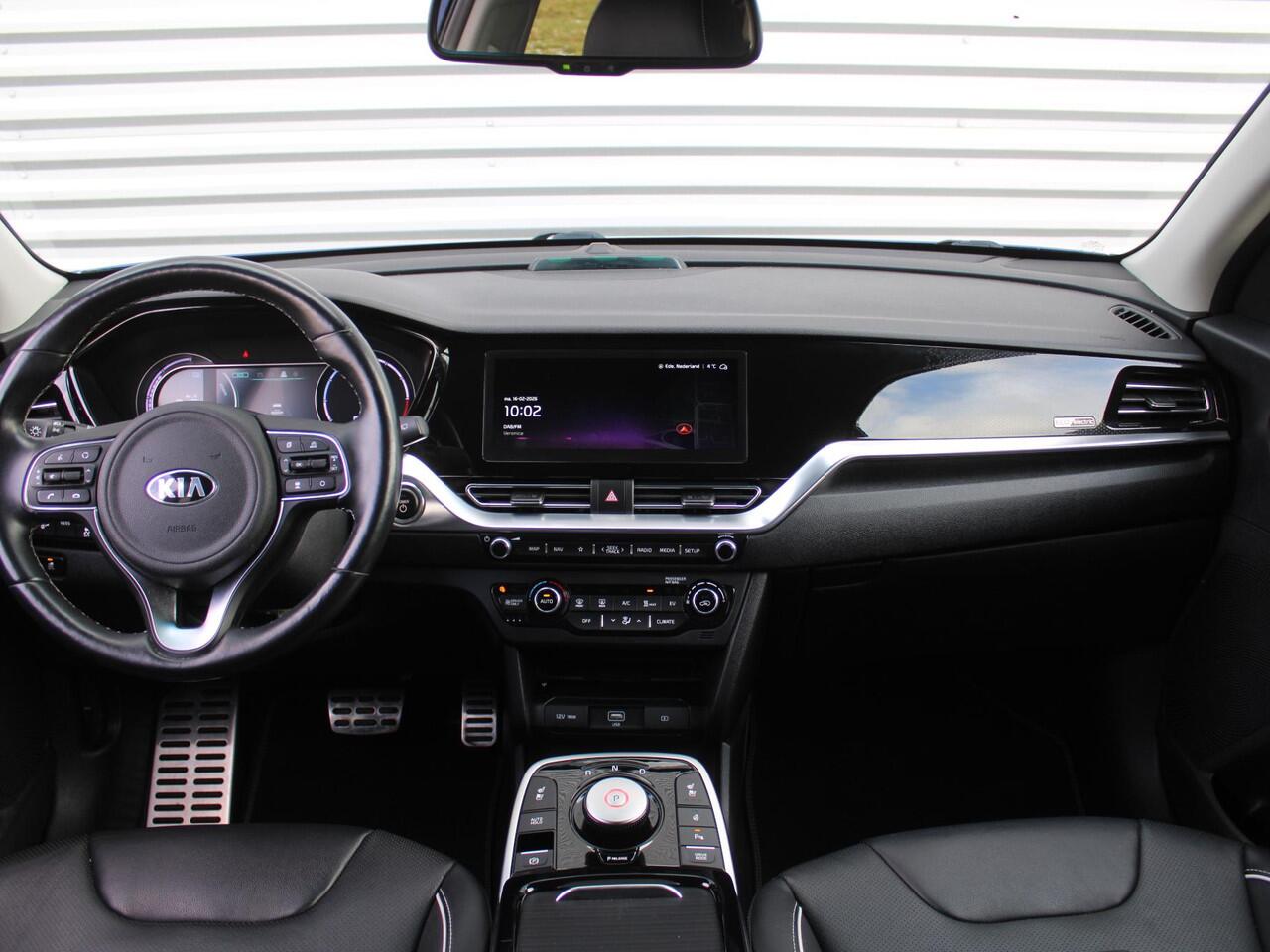 KIA e-Niro Executiveline 64 kWh | Warmtepomp | Stuur- / stoelverwarming + ventilatie | Elek. stoelverstelling | Camera | Cruise adapt. | Leer | 17" LM |