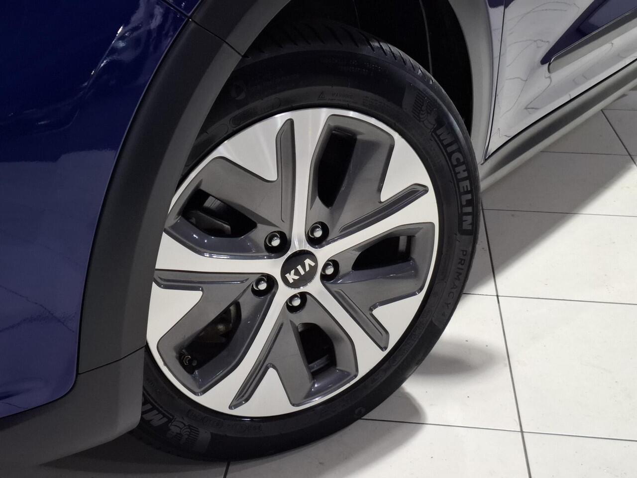 KIA e-Niro ExecutiveLine 64 kWh Trekhaak, Stoel en stuur verwarming, Apple Carplay/Android Auto, Navigatie, Camera.