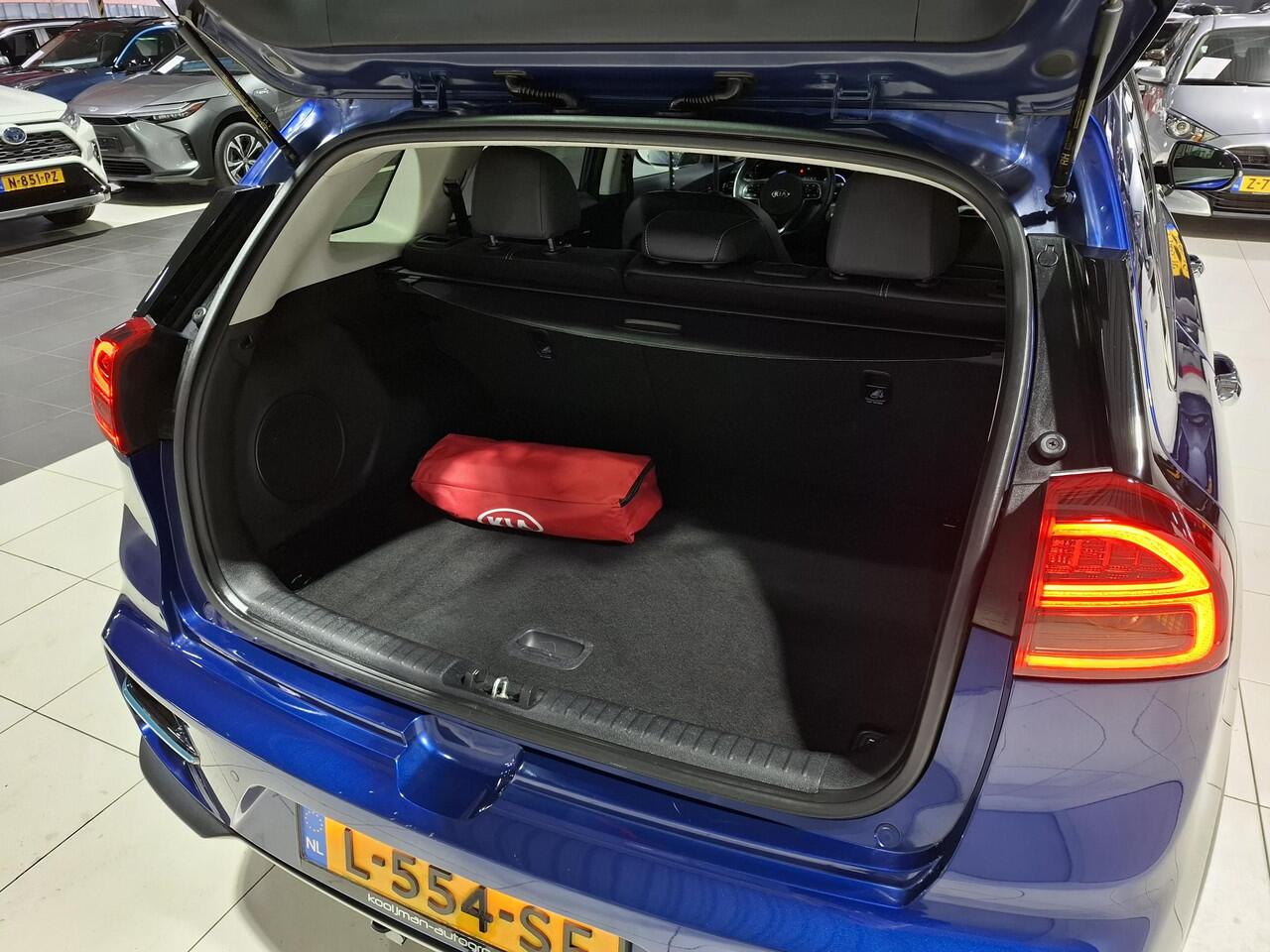 KIA e-Niro ExecutiveLine 64 kWh Trekhaak, Stoel en stuur verwarming, Apple Carplay/Android Auto, Navigatie, Camera.