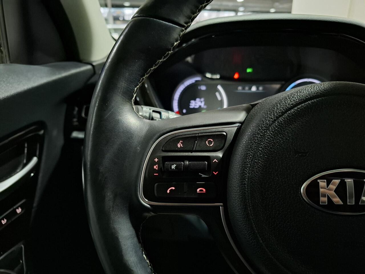 KIA e-Niro ExecutiveLine 64 kWh Trekhaak, Stoel en stuur verwarming, Apple Carplay/Android Auto, Navigatie, Camera.